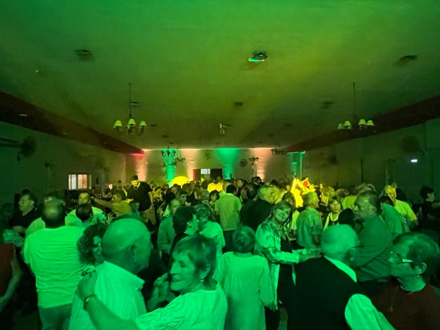 Con una gran fiesta, Mariano Moreno celebr su 74 aniversario